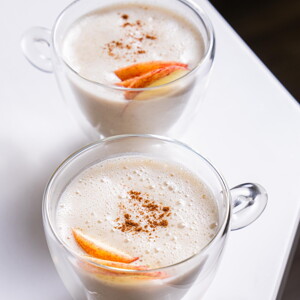 Bebida de avena con manzana y canela