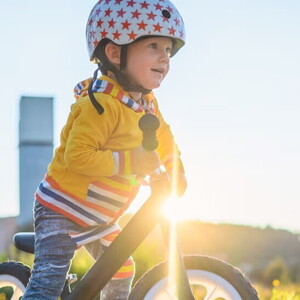 niño andando en bici