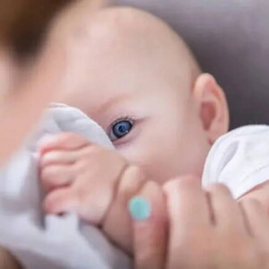 bebé de cuatro meses