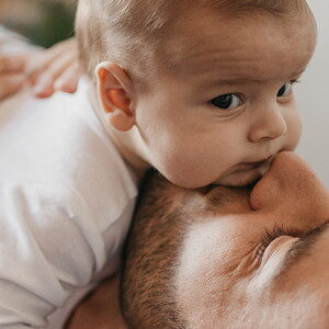 Consejos para papá primerizo—cómo ser un papá involucrado