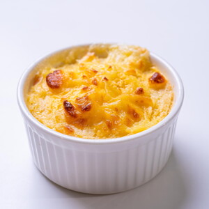 Pastelito horneado de papa, con pollo desmechado y queso con NUTRIADVANCE®