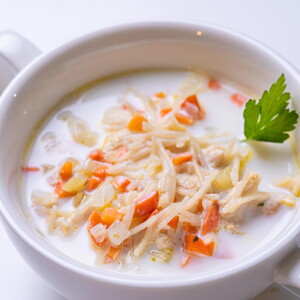 Sopa de Vegetales y Fideos con NUTRIADVANCE®